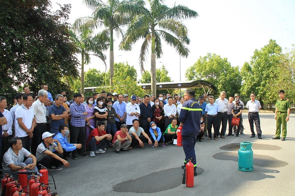 Hơn 500 thành viên các Đội dân phòng trên địa bàn quận Dương Kinh tham gia tập huấn nghiệp vụ về PCCC và CNCH